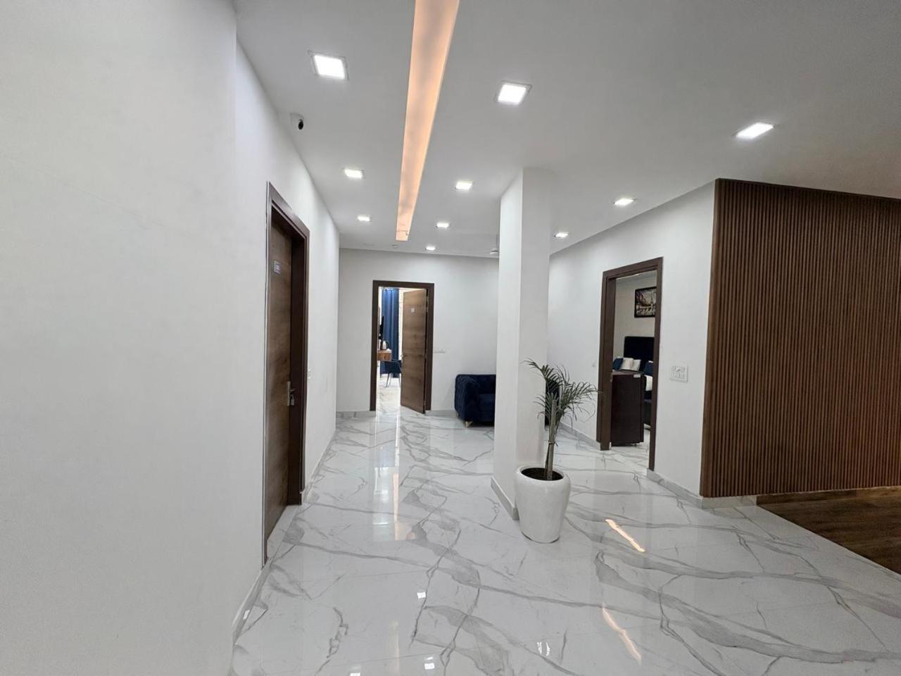 Pacific Inn Eco Central グルガウン エクステリア 写真