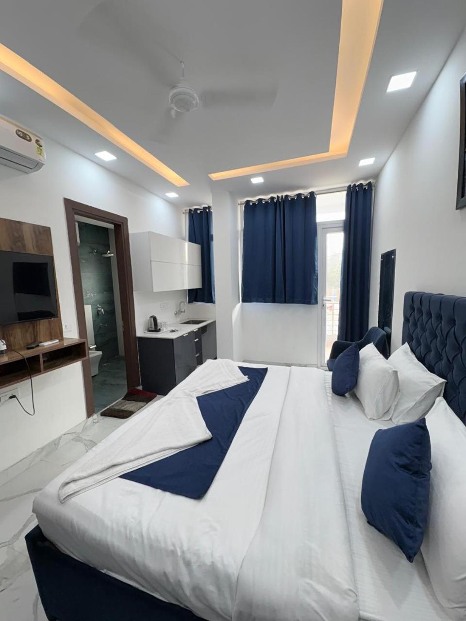 Pacific Inn Eco Central グルガウン エクステリア 写真