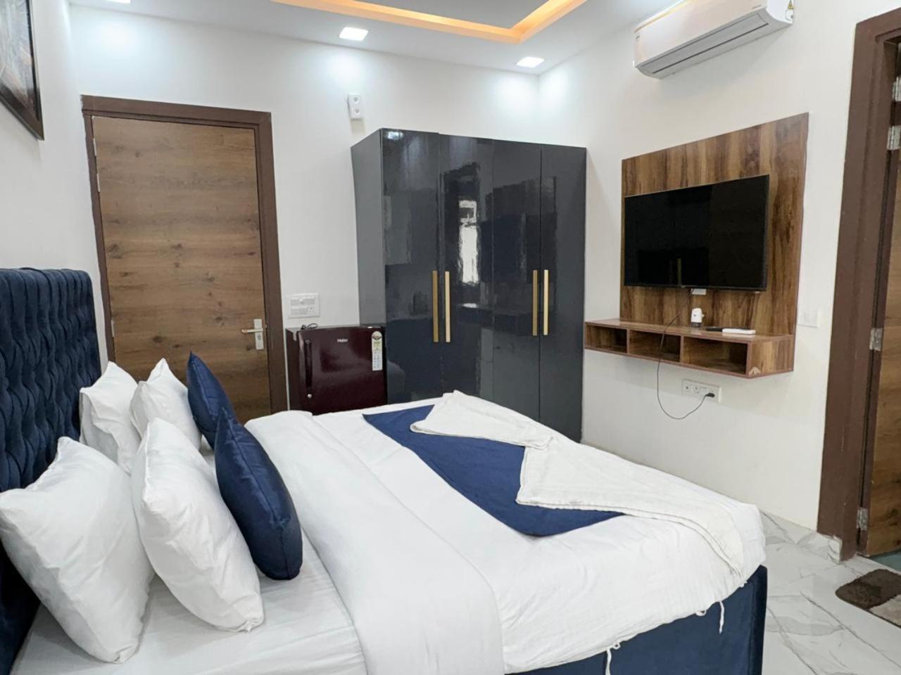 Pacific Inn Eco Central グルガウン エクステリア 写真