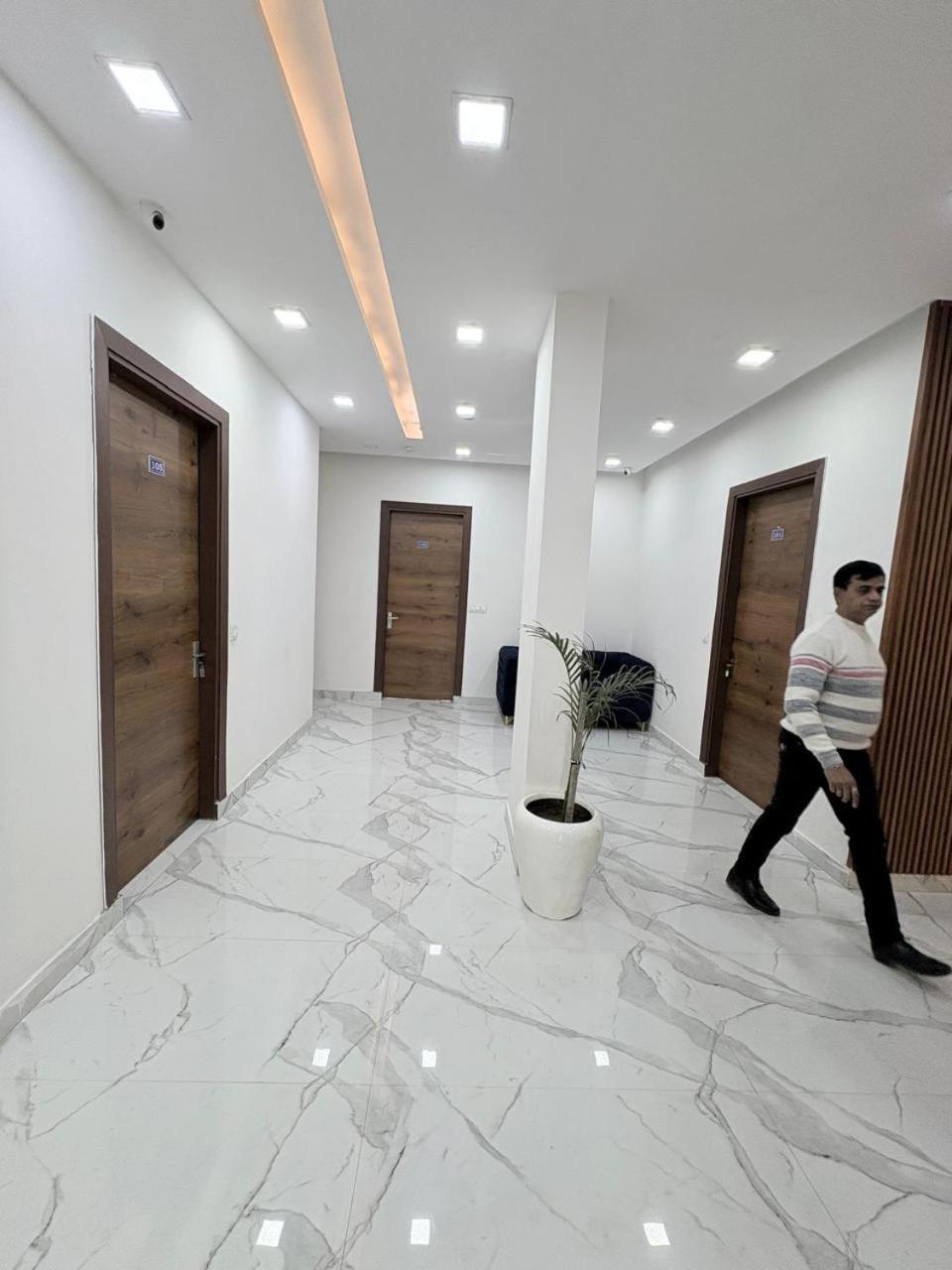 Pacific Inn Eco Central グルガウン エクステリア 写真
