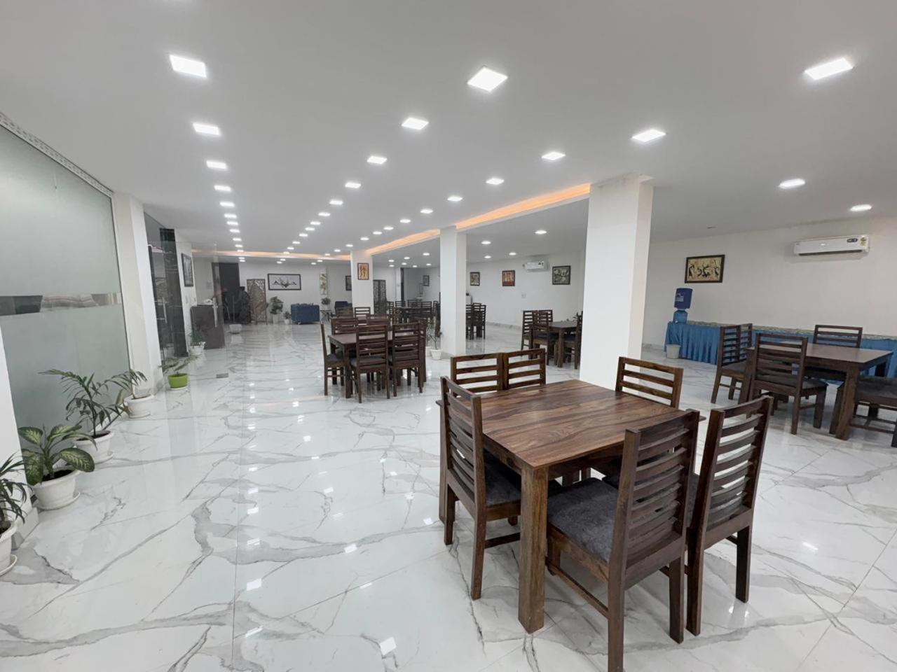Pacific Inn Eco Central グルガウン エクステリア 写真