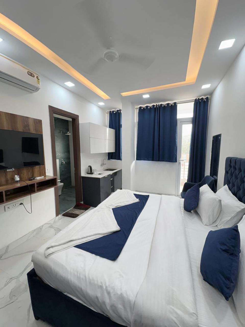 Pacific Inn Eco Central グルガウン エクステリア 写真