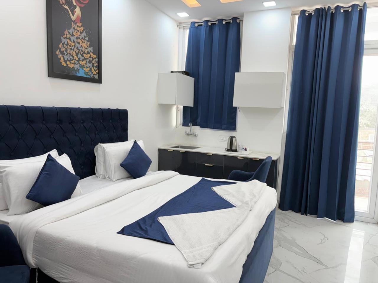 Pacific Inn Eco Central グルガウン エクステリア 写真