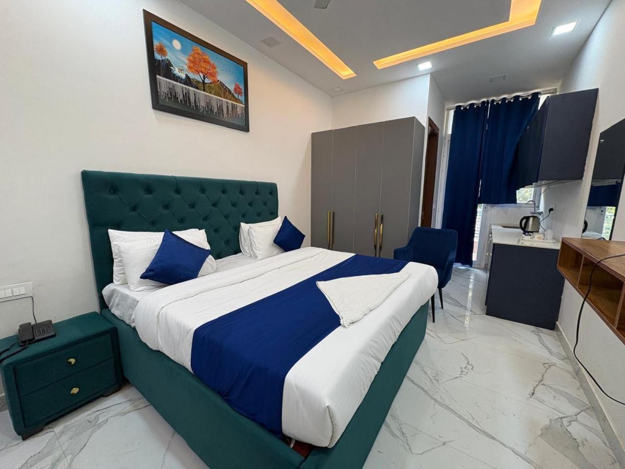 Pacific Inn Eco Central グルガウン エクステリア 写真