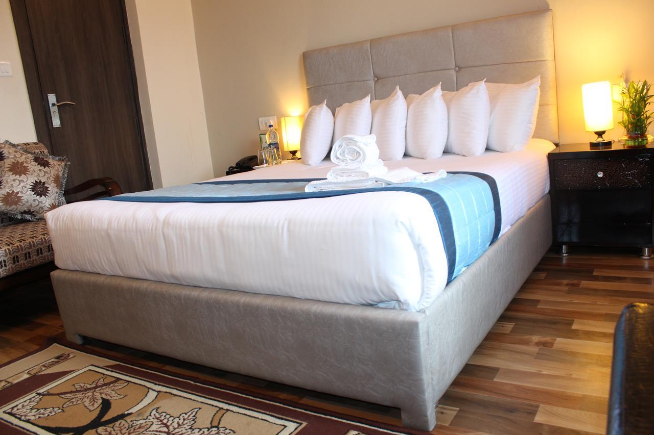 Pacific Inn Eco Central グルガウン エクステリア 写真