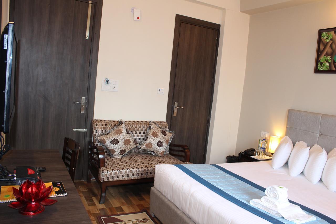 Pacific Inn Eco Central グルガウン エクステリア 写真