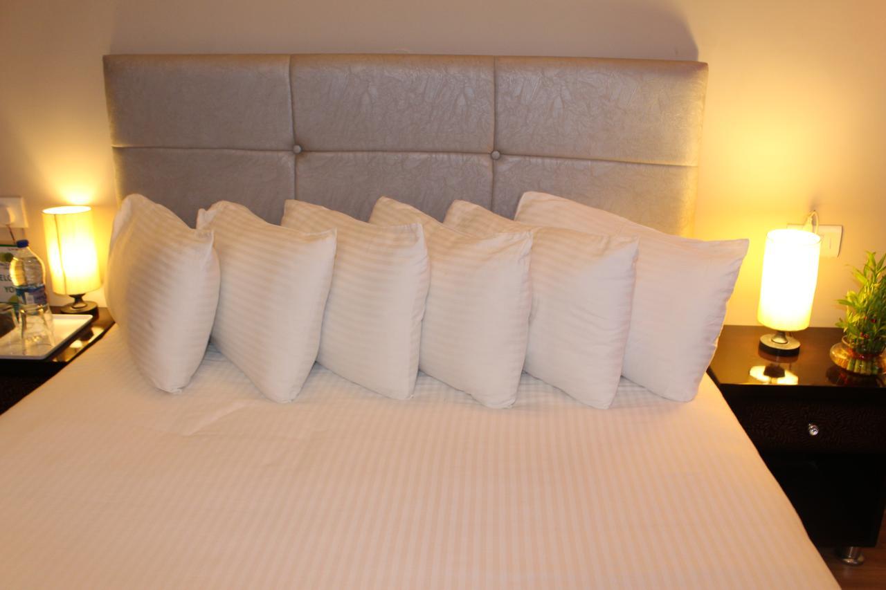 Pacific Inn Eco Central グルガウン エクステリア 写真