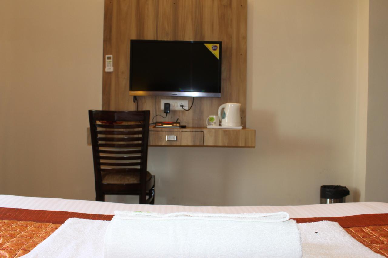 Pacific Inn Eco Central グルガウン エクステリア 写真
