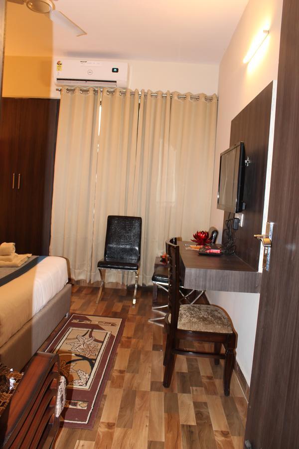 Pacific Inn Eco Central グルガウン エクステリア 写真
